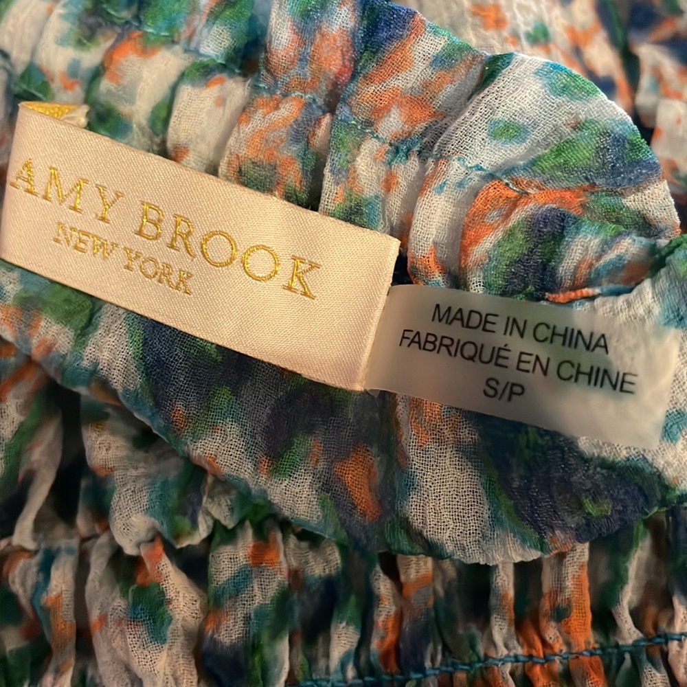 New condition size small - Picture 3 of 4
